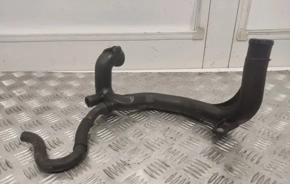 Mercedes-Benz B W245 Engine coolant pipe/hose A6402001352