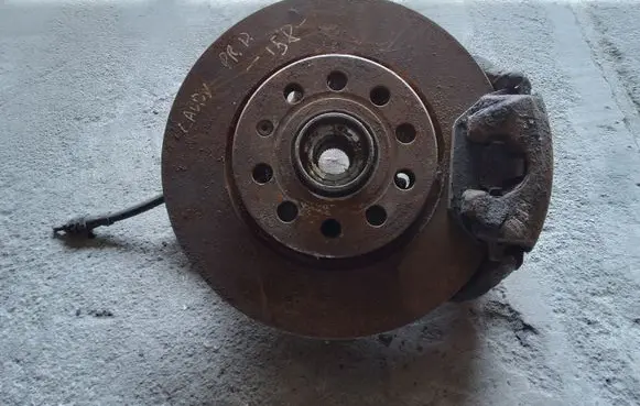 Volkswagen Caddy Front wheel hub