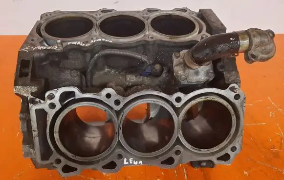 Nissan Pathfinder R50 Engine block 678362A