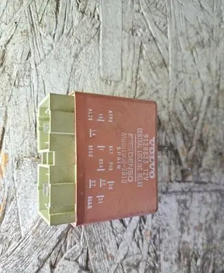 Volvo 850 Central locking relay 9128833 15002810 D205