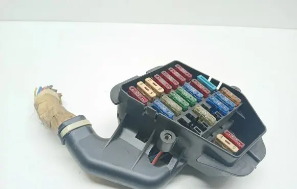 Audi 100 S4 C4 Fuse module 
