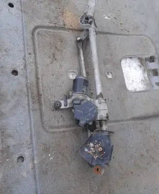 Subaru Outback Front wiper linkage 283BL