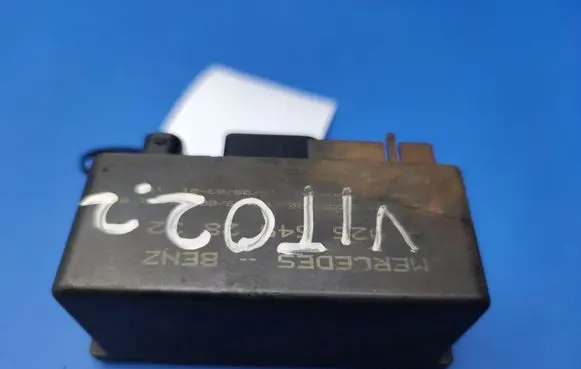 Mercedes-Benz C W203 Glow plug pre-heat relay 0255452832