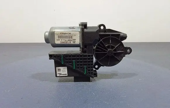Skoda Fabia Mk1 (6Y) Front door window regulator with motor 6Y1959802