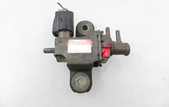 Toyota Avensis T220 Valve vacuum 1397000670 2581927020