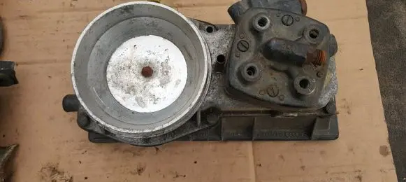 Volkswagen Golf II Mass air flow meter 067133837F