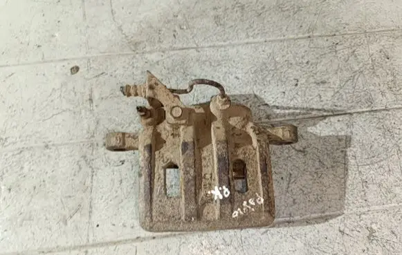 Mitsubishi Pajero Front brake caliper