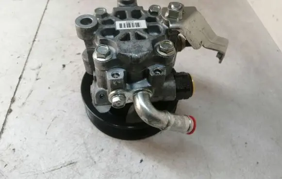 Toyota Avensis T250 Power steering pump 32100