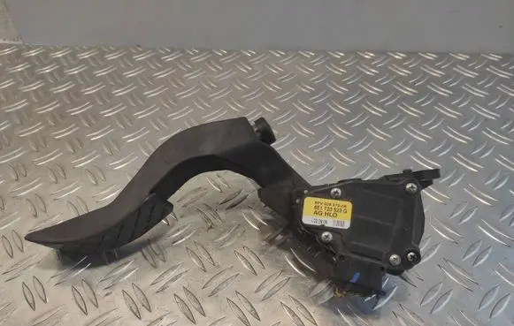 Audi A4 S4 B7 8E 8H Accelerator throttle pedal 8E1723523G