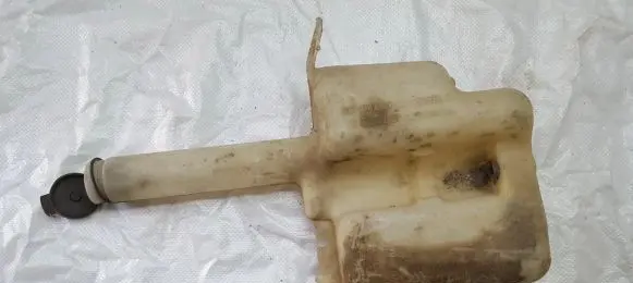 Windshield washer fluid reservoir/tank