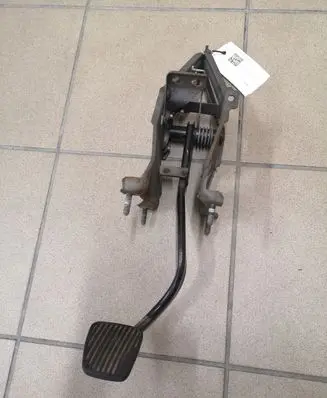 Saab 9-5 Brake pedal