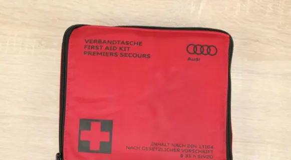 Audi A6 S6 C7 4G First aid kit 8P0860282G
