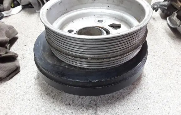 BMW 5 F10 F11 Crankshaft pulley 7570264 7570263