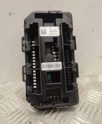 BMW 3 F30 F35 F31 Fuse module 9337879