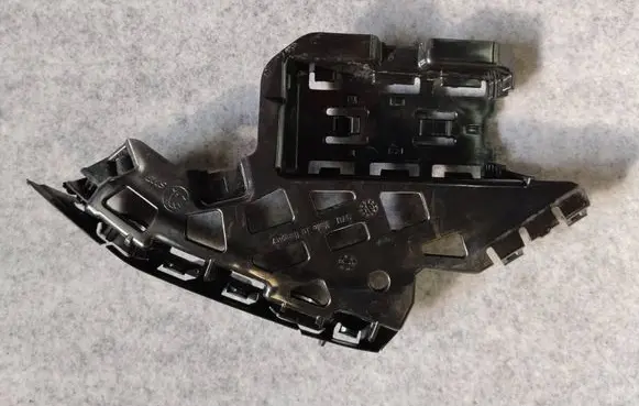 Skoda Superb B9 Front bumper mounting bracket 3P0807183