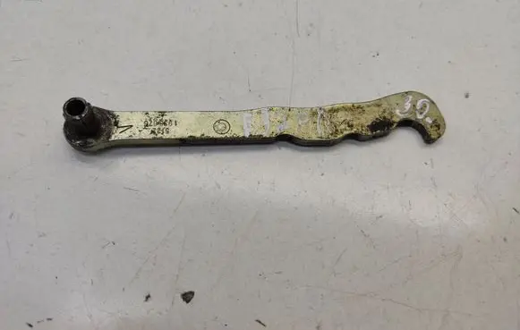 BMW 7 E32 Front door check strap stopper 1938876 51221938876