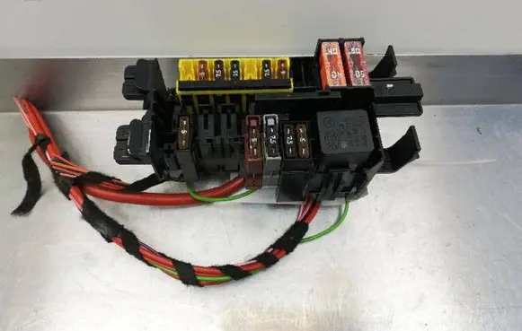 Mercedes-Benz C W205 Fuse module 1640042117 A2059067200 19261000002