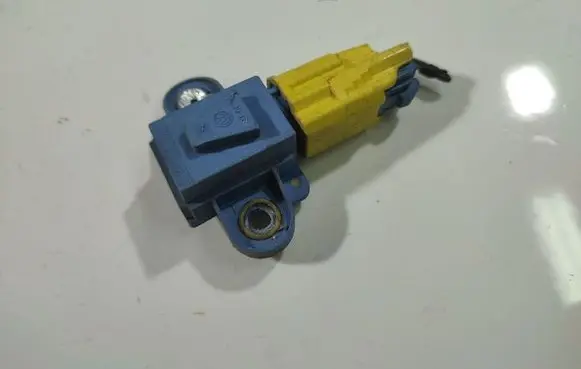 Volkswagen PASSAT B6 Airbag deployment crash/impact sensor 1K0955557A