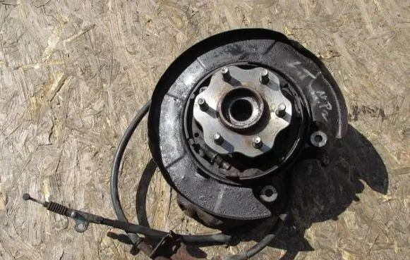 Nissan Pathfinder R51 Rear wheel hub spindle/knuckle crv