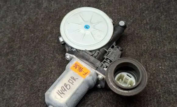 Toyota RAV 4 (XA40) Vent window/glass motor 8571035180 2621002331 85710-35180