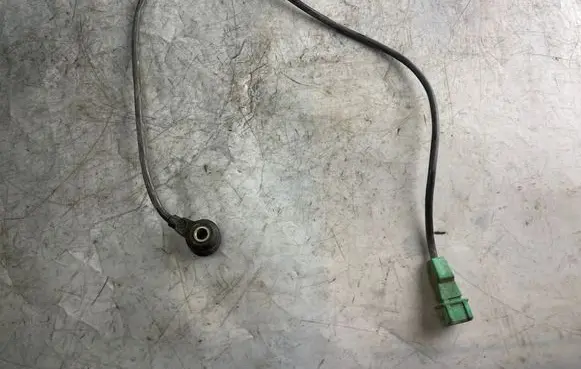 Volkswagen PASSAT B5 Detonation knock sensor 5wm1511 054905377h