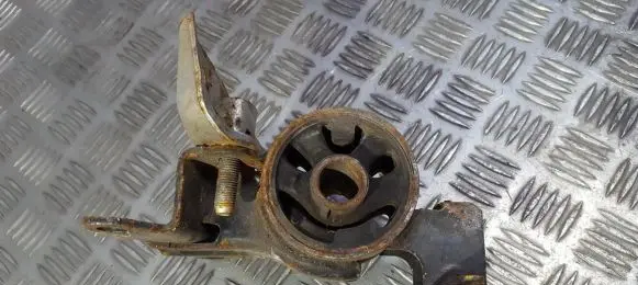 Mazda 323 F Engine mount bracket