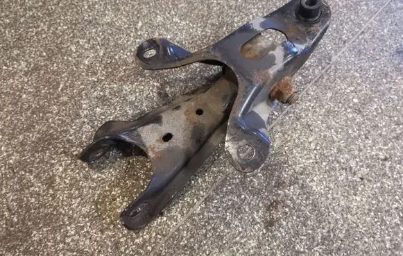Ford Mustang V Engine mount bracket