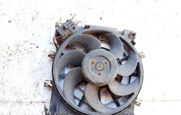 Opel Zafira B Radiator cooling fan shroud 0130303302