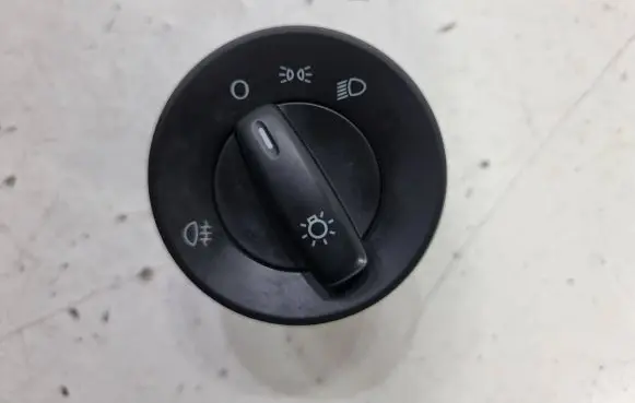 Skoda Octavia Mk2 (1Z) Light switch 1Z0941431F 04067402 3621
