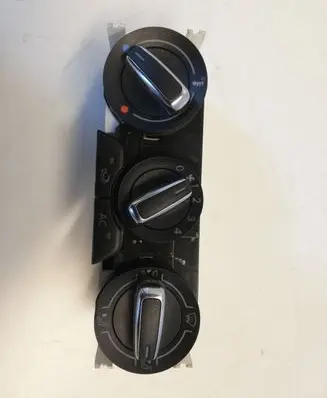 Audi A1 Climate control unit 8X0820045A