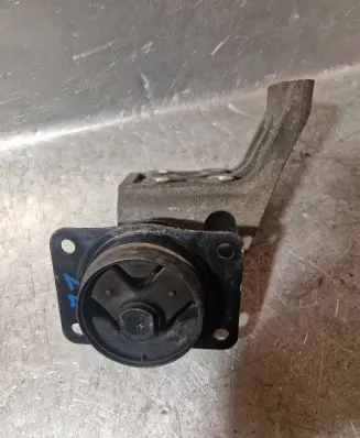 Suzuki SX4 Engine mount bracket 4567