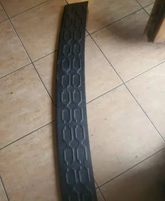Trunk/boot sill cover protection