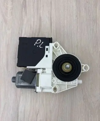 Audi A3 S3 A3 Sportback 8P Front door window regulator motor 8P0959801Q S006060013G