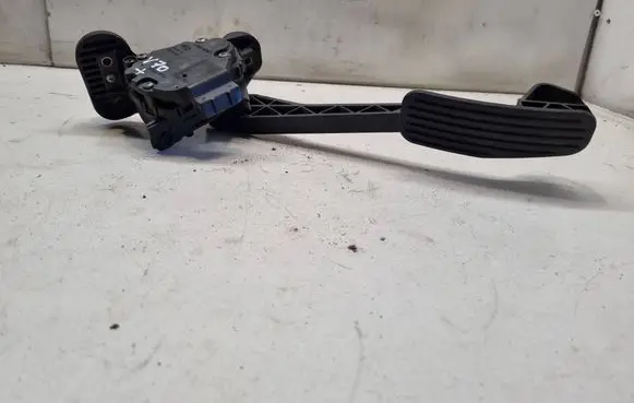 Volvo V70 Accelerator throttle pedal 9496821 00776922