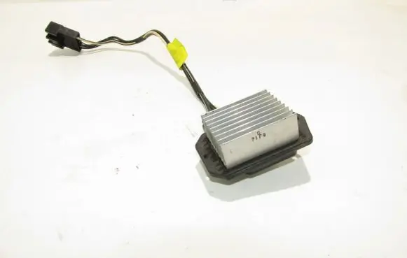 Toyota Avensis T250 Heater blower fan relay 4993002121