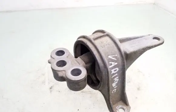 Opel Zafira A Engine mount bracket 90575772YL 90575779YM 90576049YN