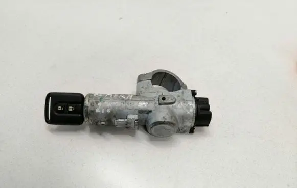 Nissan Almera Tino Ignition lock
