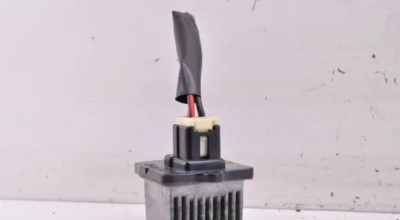Suzuki Grand Vitara II Heater blower motor/fan resistor
