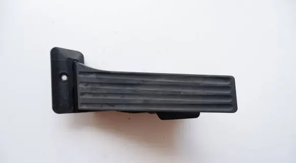 BMW 2 F46 Accelerator throttle pedal 6853175 S8987010A