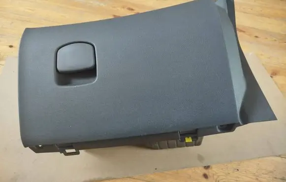 Glove box