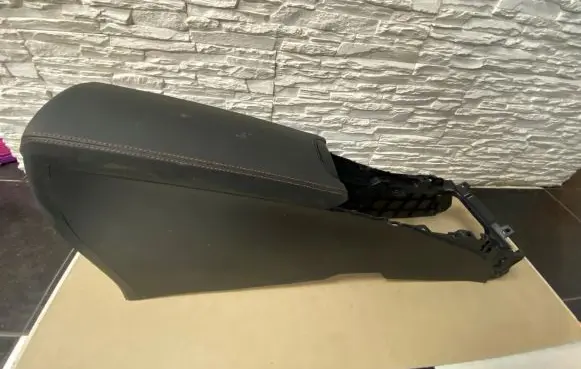 Toyota Avensis T270 Armrest 5891105100