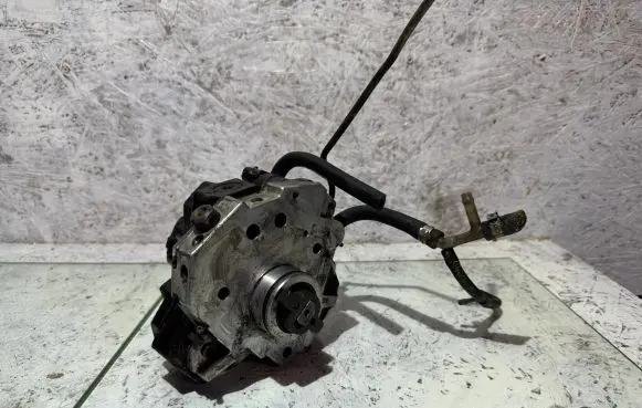 Volvo S80 Fuel injection high pressure pump 8689590 033230 0445010043