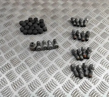 Skoda Karoq Nuts/bolts 5J0698139 1Z0601173