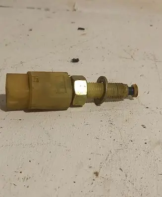 Volkswagen PASSAT B5 Brake pedal sensor switch 4A0945515A