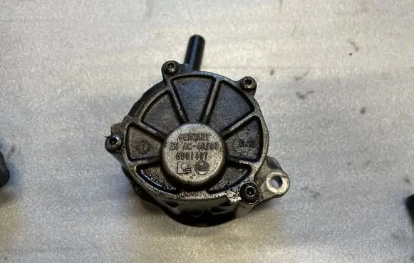 Mercedes-Benz E W212 Vacuum pump A6512300165