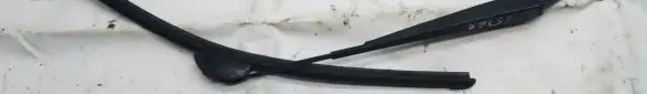Front wiper blade arm