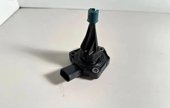 Volkswagen Polo VI Oil level sensor 06E907660C