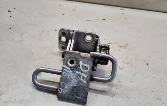 Audi A6 S6 C6 4F Front door lower hinge 8E0831412E
