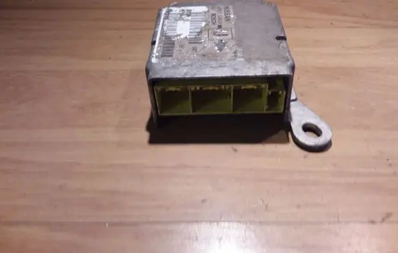 Nissan Primera Airbag control unit/module 0285001319 988205M304
