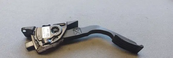 Ford Focus Accelerator throttle pedal BV619F836BB